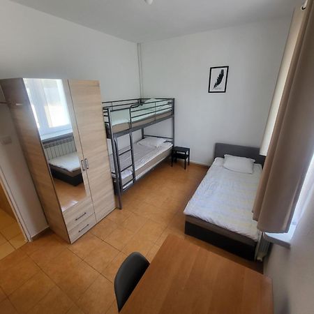 Rooms4Rest Popularna - Private Rooms For Tourists - Atr Consulting Sp, Z O,O, Warschau Buitenkant foto