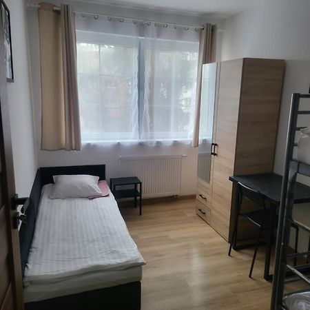 Rooms4Rest Popularna - Private Rooms For Tourists - Atr Consulting Sp, Z O,O, Warschau Buitenkant foto