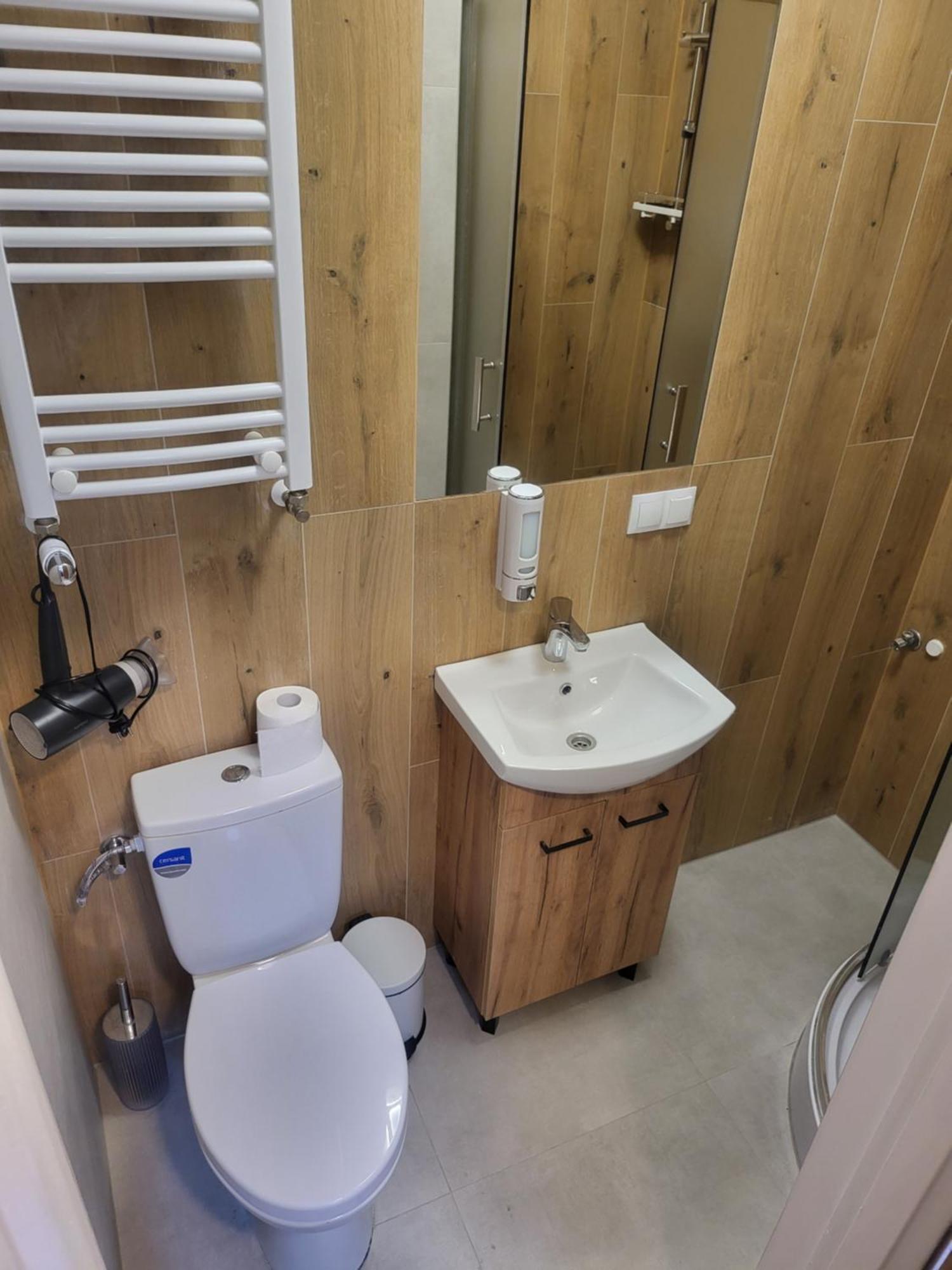 Rooms4Rest Popularna - Private Rooms For Tourists - Atr Consulting Sp, Z O,O, Warschau Buitenkant foto